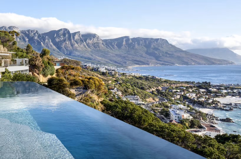 Infinity pool overlooking Cape Town’s coastline and the Twelve Apostles mountains