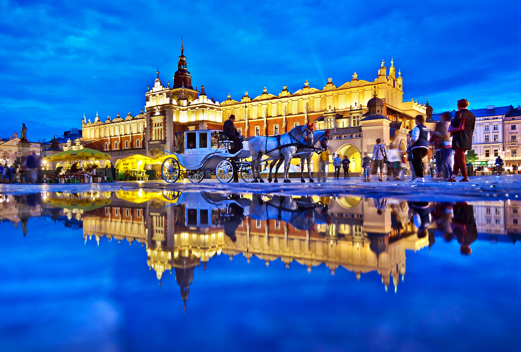 Kraków Main Square at night